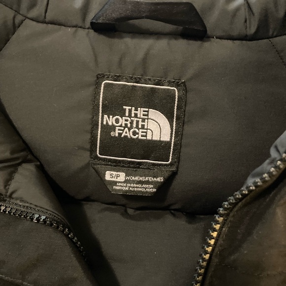 The North Face Women’s Arctic Parka - Made in Bangladesh - Picture 3 of 12